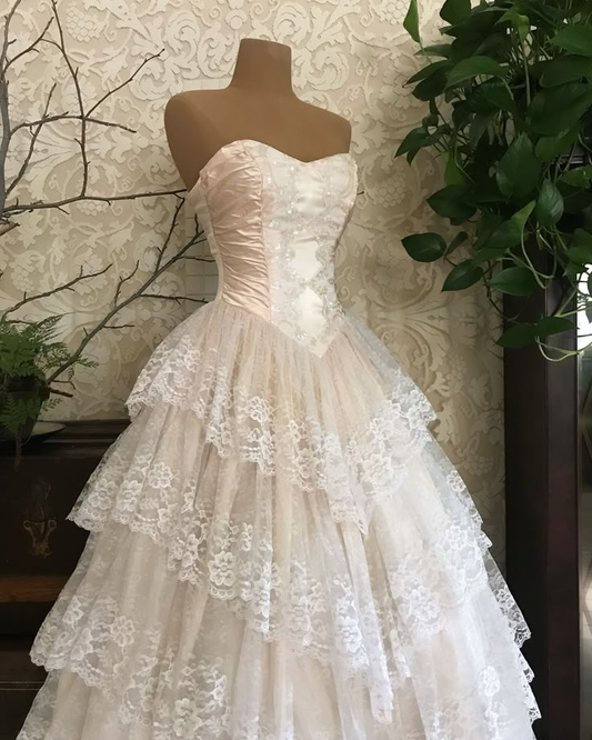 Vintage Lace Appliques Tiered A Line Wedding Dress,Strapless Formal Prom Evening Gown Y8287
