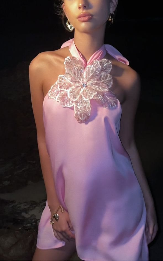 Elegant Halter Sleeveless Pink Satin Short Birthday Outfits Formal 7th Grade Homecoming Dress With Flowers SP2388
