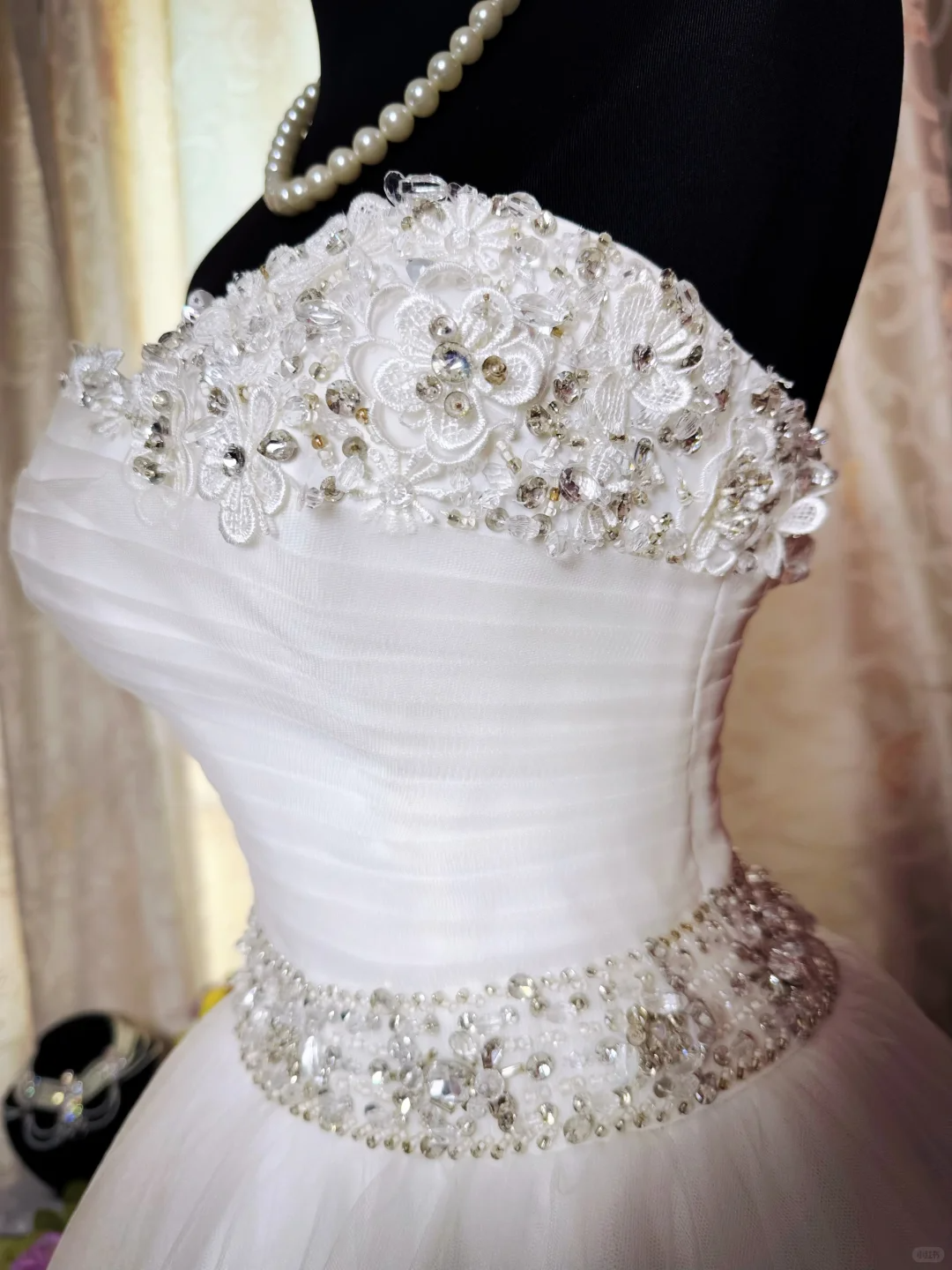 Elegant Sweetheart Neck White Tulle Beaded Appliques Long Wedding Dress SP2380