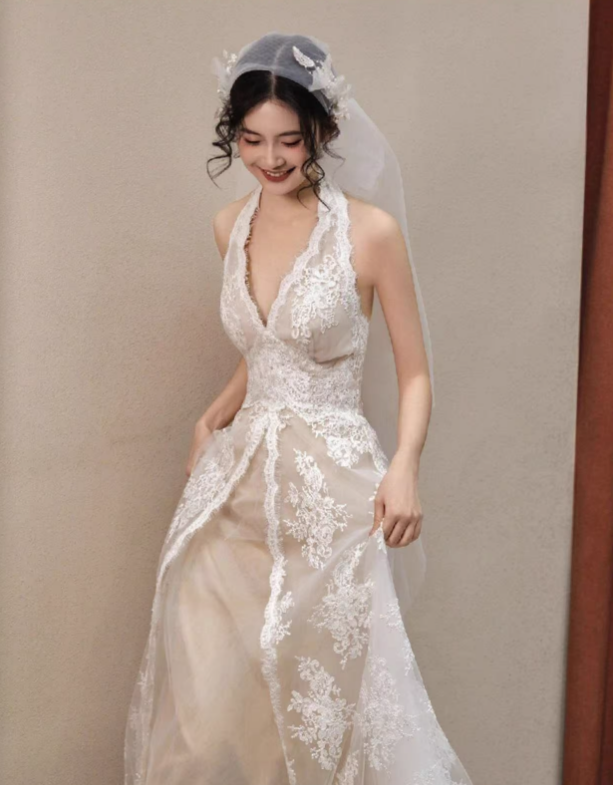 Classy Halter V Neck Lace Tulle Long Wedding Dress Bridal Dress SP2016