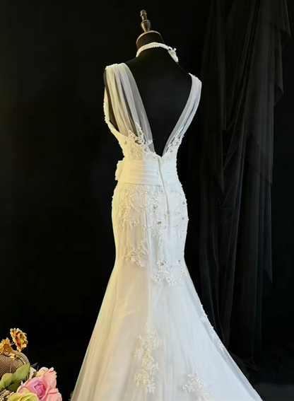 Classy Sleeveless V Neck White Tulle Lace Appliques Mermaid Long Wedding Dress SP2378