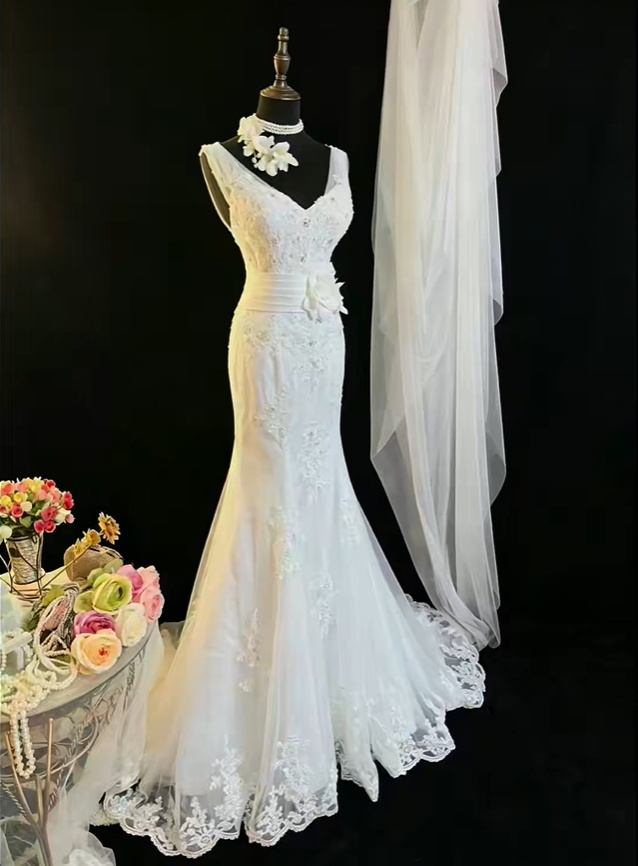 Classy Sleeveless V Neck White Tulle Lace Appliques Mermaid Long Wedding Dress SP2378