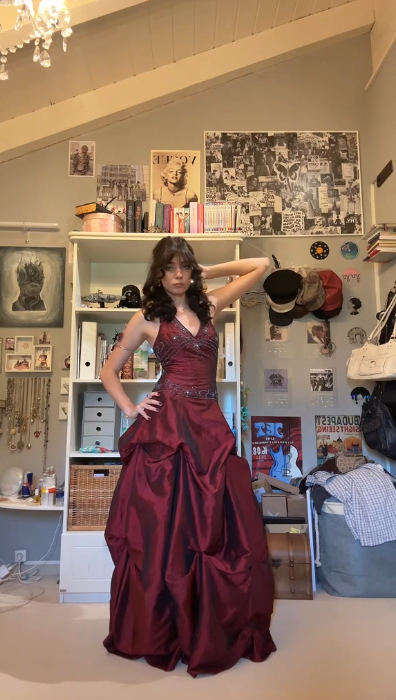 Vintage Burgundy Satin Beaded Long Party Dress halter V Neck Birthday Prom Dresses SP4235