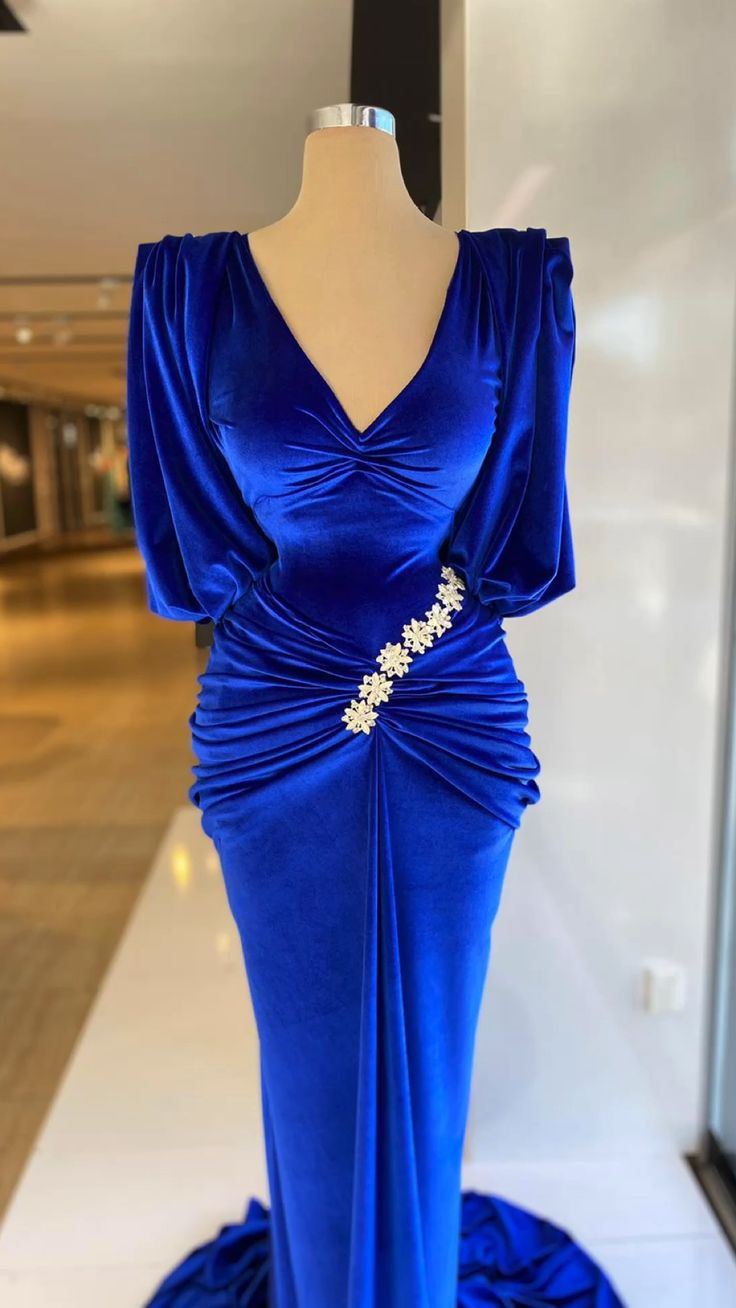 Evening Dresses Dubai V-Neck Short Sleeves Velvet Pleats Appliques Roy –  Simplepromdress