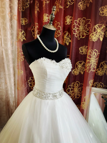 Elegant Sweetheart Neck White Tulle Beaded Appliques Long Wedding Dress SP2380