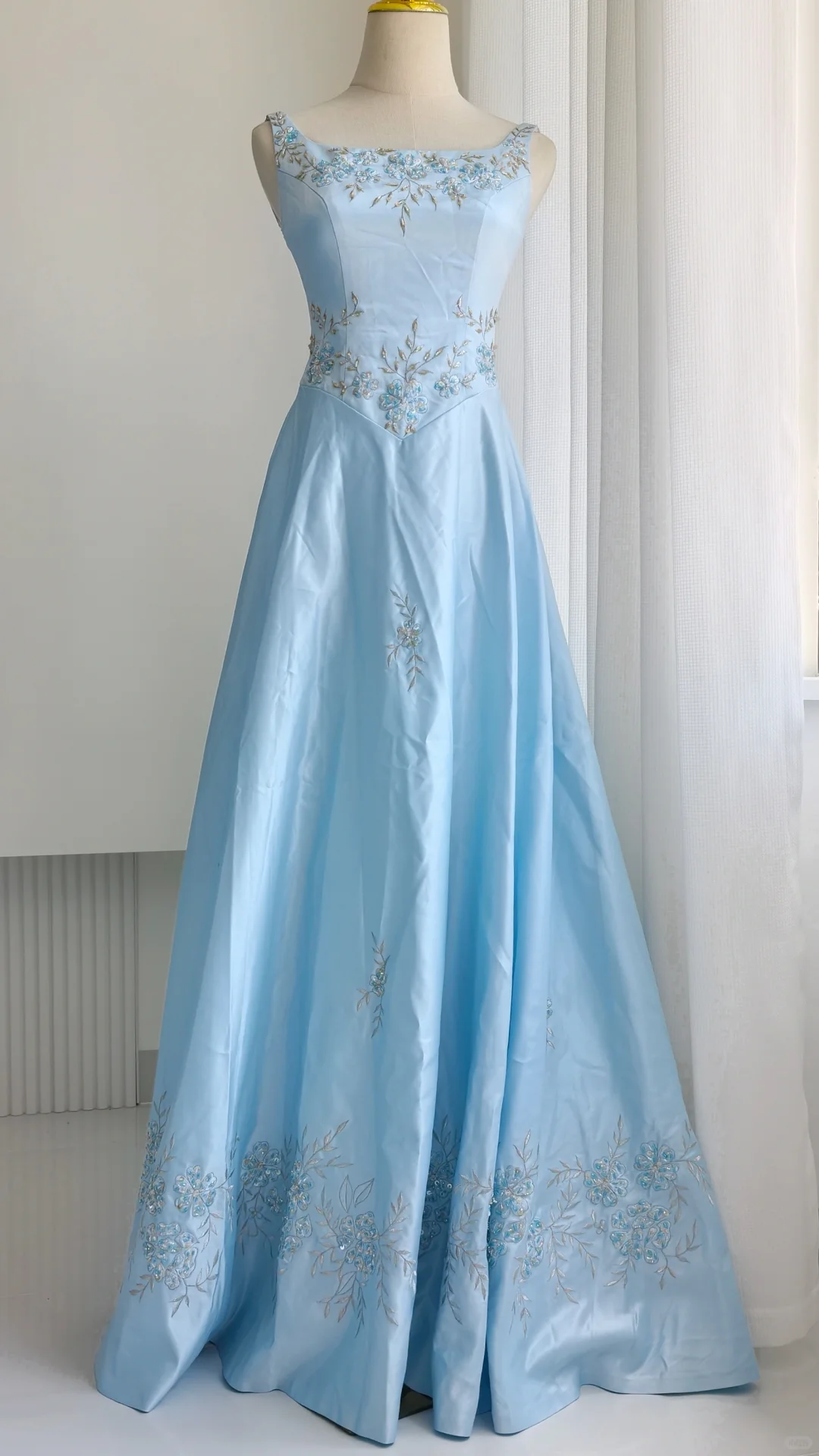 Classy Sleeveless Blue Satin Beaded Embroidery Floral A Line Long Prom Dress Party Gown SP2326