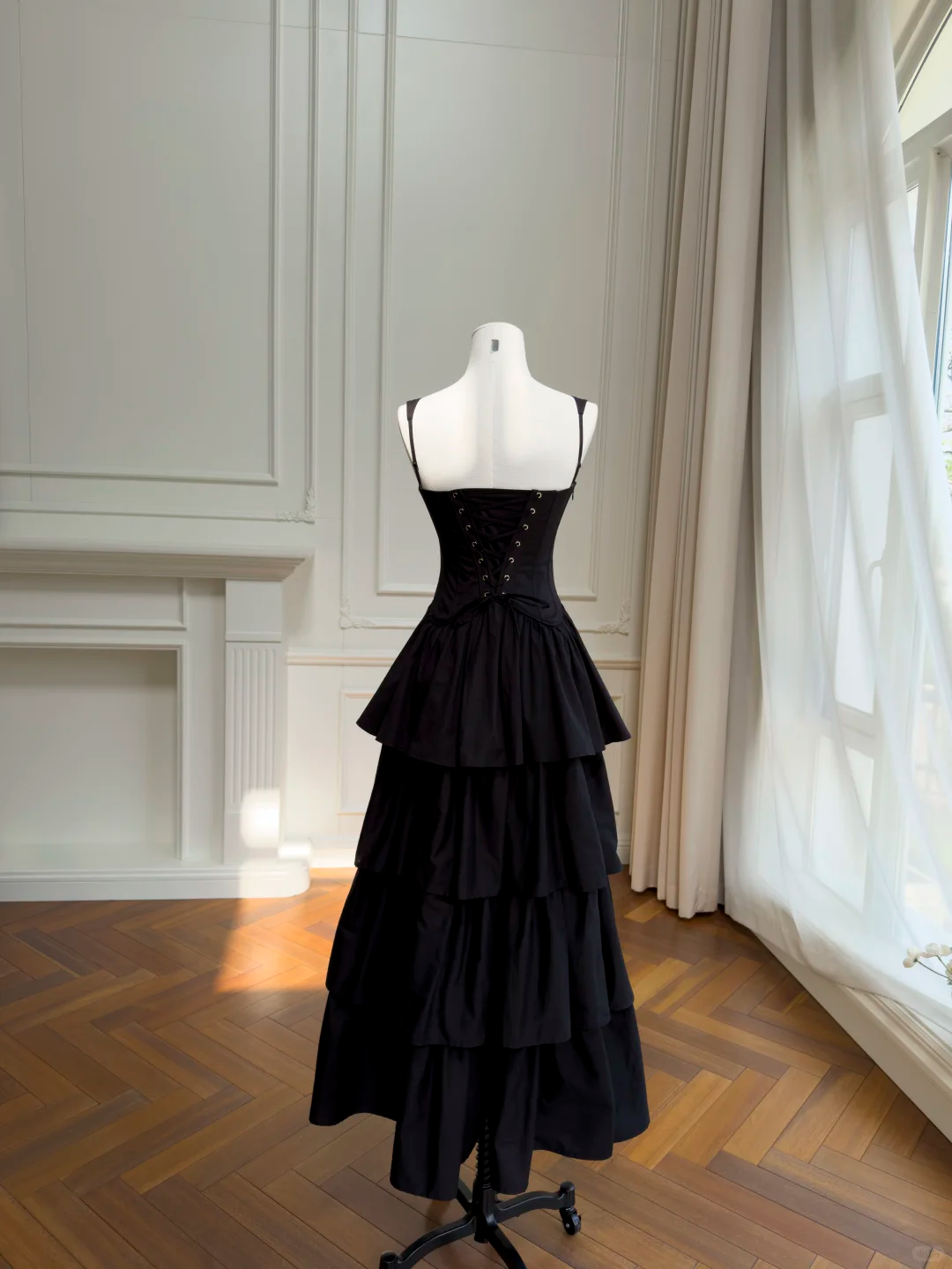 Fashion Black Spaghetti Straps Satin Layered Long Prom Dress Party Gown SP2581