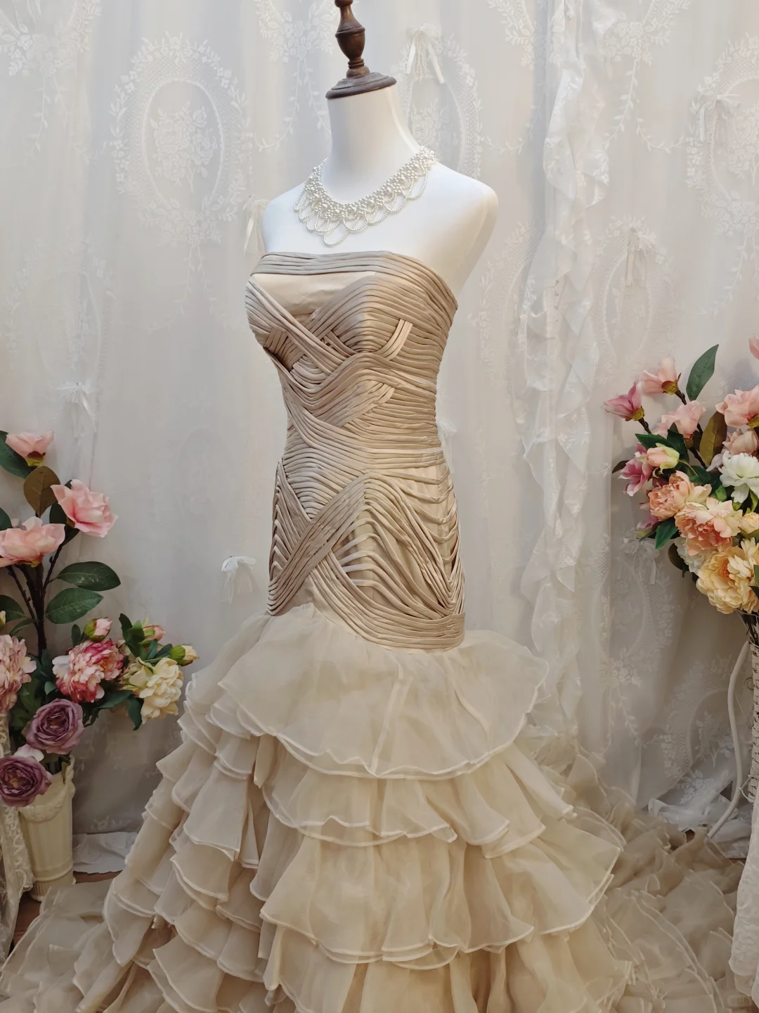 Elegant Strapless Chiffon Ruffled Layered Mermaid Long Wedding Dress Formal Bridal Dress SP2256