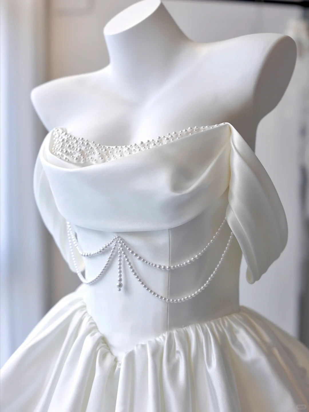 Classy Off The Shoulder White Satin Beaded A Line Short Homecoming Dress Formal Birthday Outfits Y9292