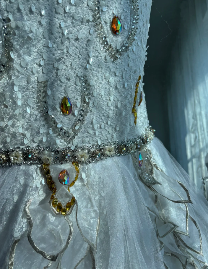 Luxurious White V Neck Tulle Sequin Beaded Mermaid Long Party Dress Prom Gown SP1452