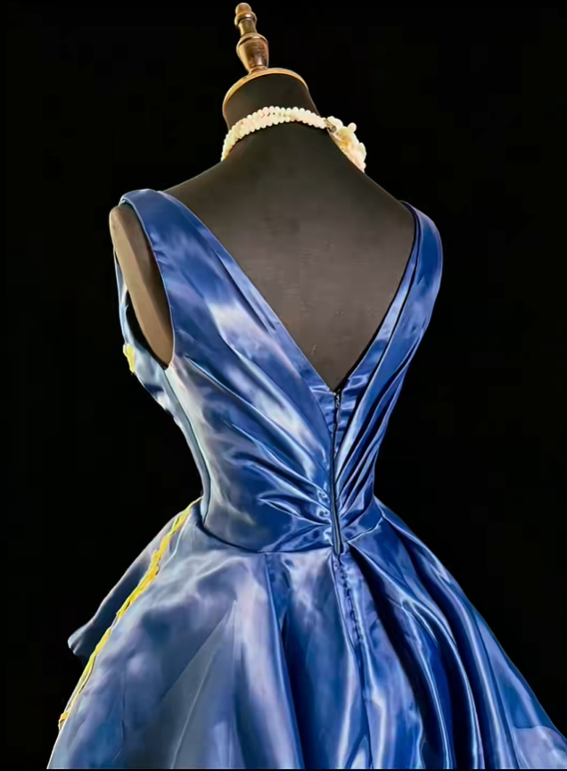 Vintage Sleeveless V Neck Ball Gown Navy Blue Tulle Appliques Evening Gown Prom Dress SP2376
