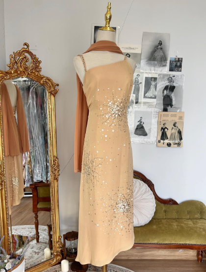 Vintage Spaghetti Straps Peach Hue Satin Sequin Beaded Party Dress Prom Dress With Flowing Scarf SP631