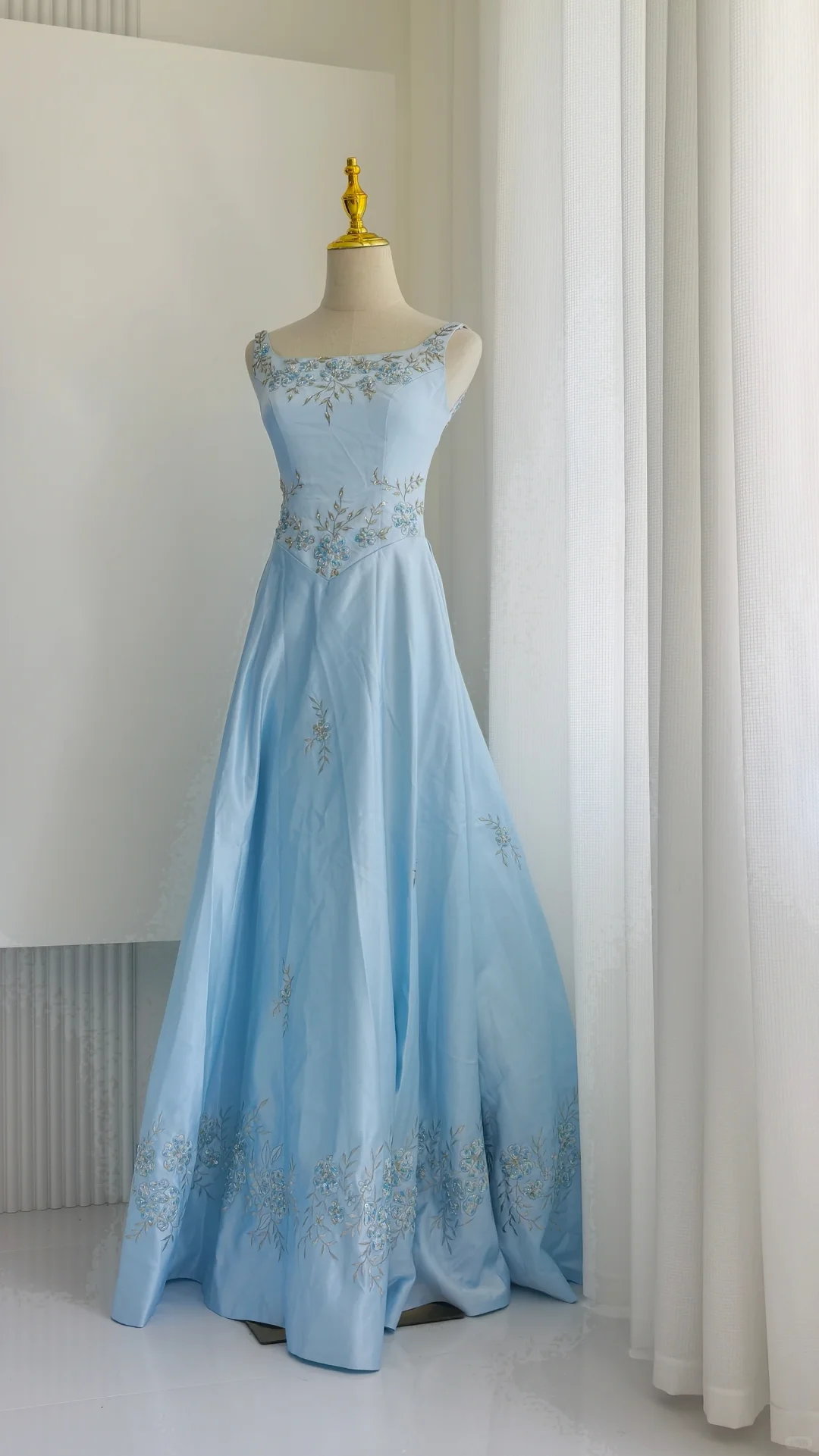Classy Sleeveless Blue Satin Beaded Embroidery Floral A Line Long Prom Dress Party Gown SP2326