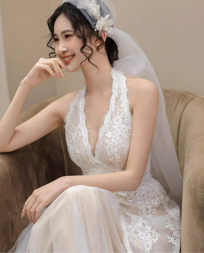 Classy Halter V Neck Lace Tulle Long Wedding Dress Bridal Dress SP2016