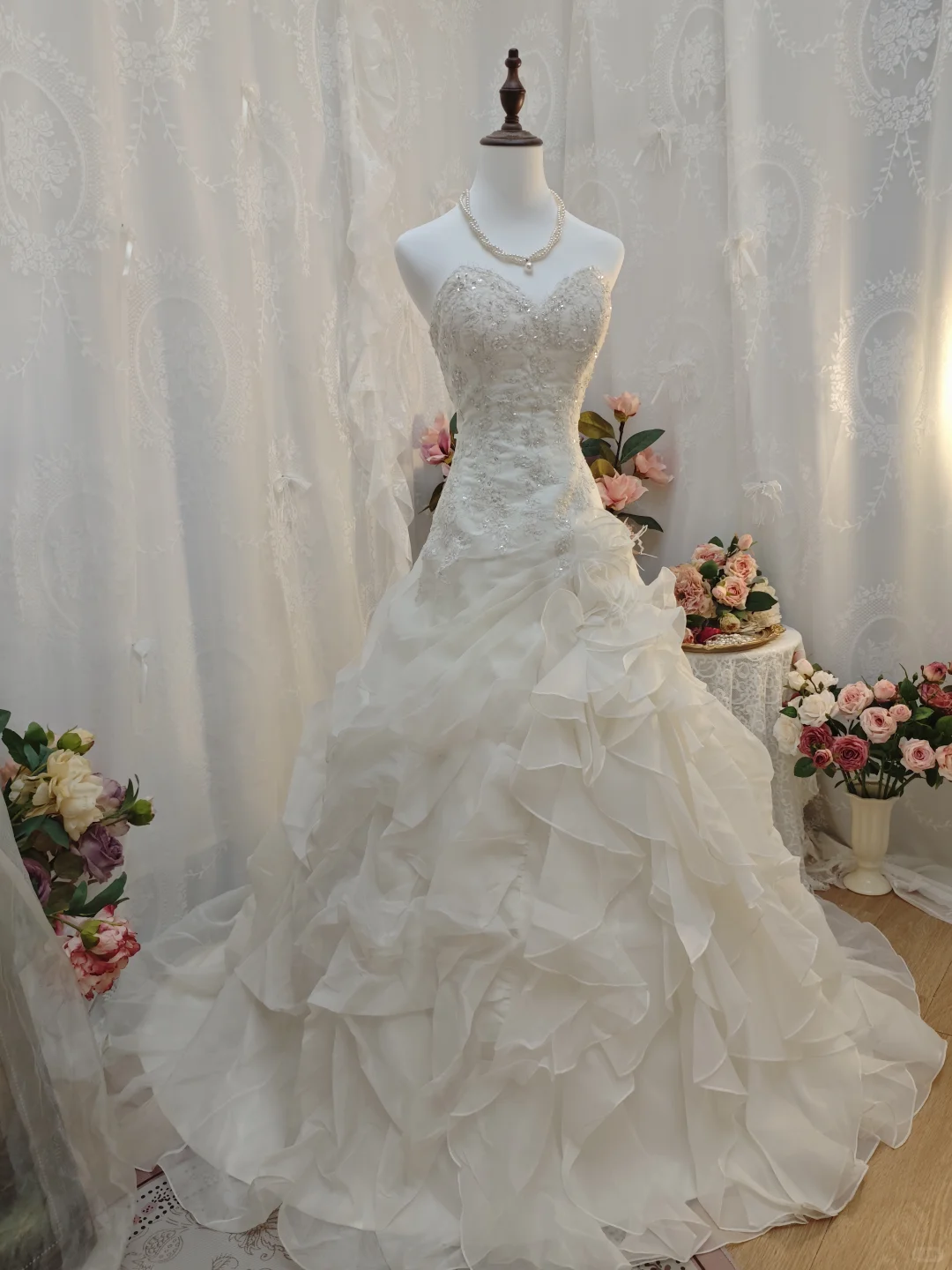 Glamorous Strapless White Lace Beaded Tulle Ruffles Long Wedding Dress SP2165