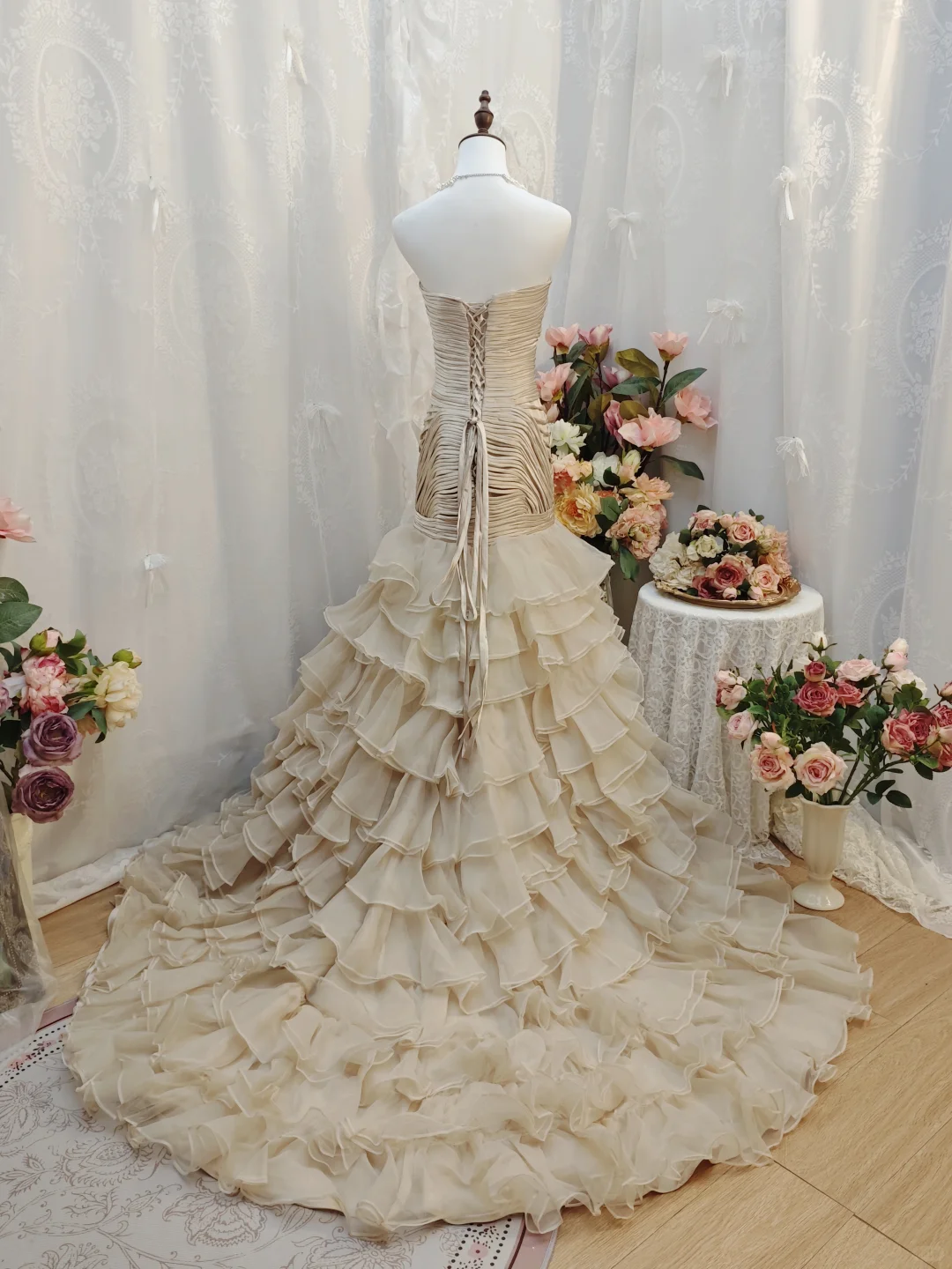 Elegant Strapless Chiffon Ruffled Layered Mermaid Long Wedding Dress Formal Bridal Dress SP2256