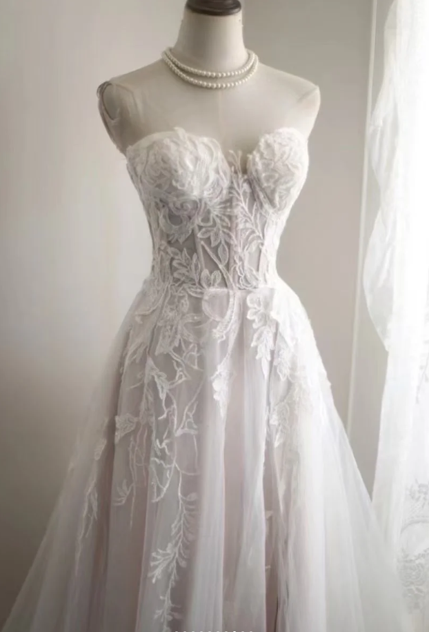 Pretty Sweetheart Neck Tulle Appliques Bridal Dress White Slit Long Wedding Dress SP846