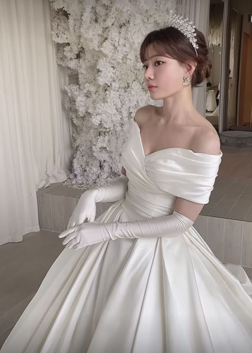 Vintage Style Elegant Satin Wedding Dress with Train Y4494