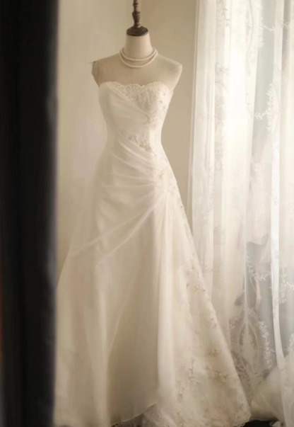 Pretty Strapless White Tulle Appliques Beaded Mermaid Long Wedding Dress SP1238