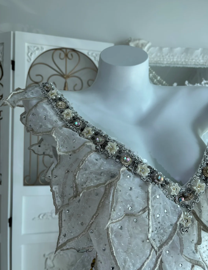 Luxurious White V Neck Tulle Sequin Beaded Mermaid Long Party Dress Prom Gown SP1452