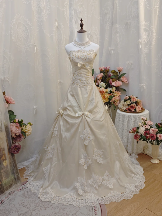 Elegant Off White Satin Lace Appliques Long Wedding Dress Strapless Ball Gown With Bow SP2260