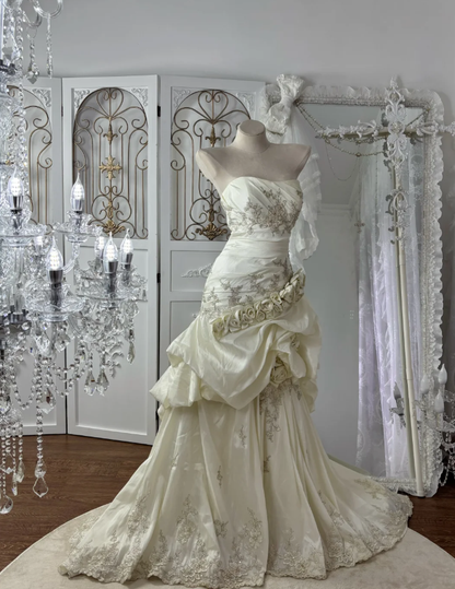 Retro Elegant Three-Dimensional Floral Pleated Bridal Gown, Strapless Embroidered Floral Mermaid Long Wedding Dress SP1774