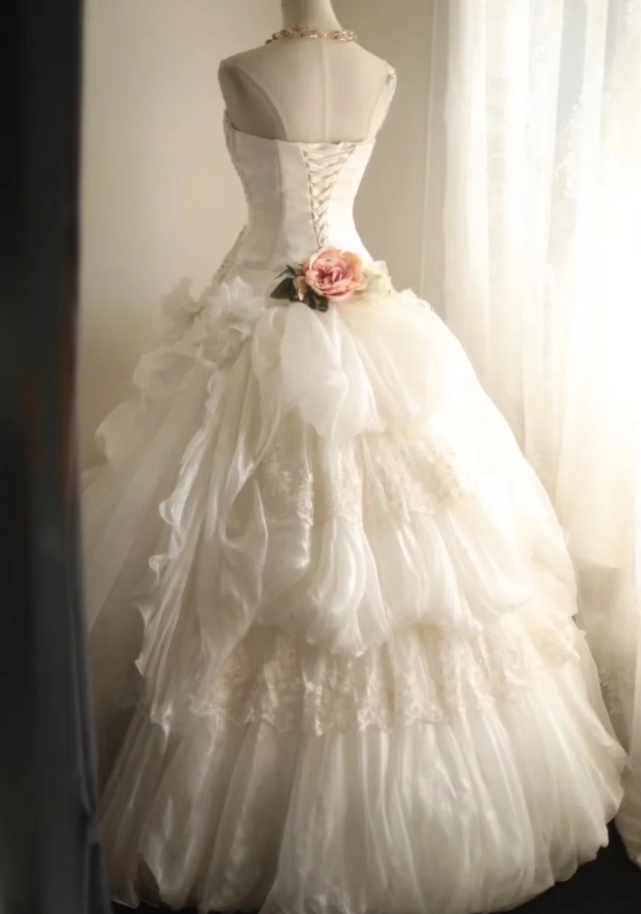 Glamorous Strapless Tulle Lace Beaded Pleated White Long Wedding Dress SP1240