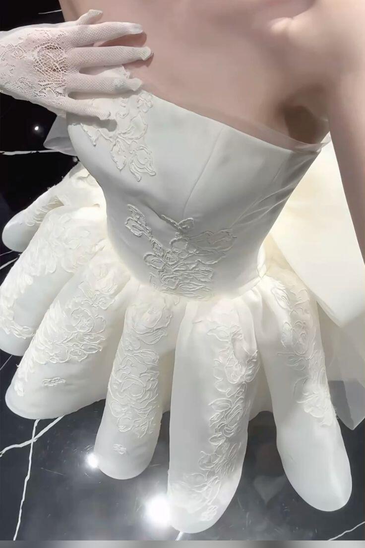 Charming Strapless White Homecoming Dress Satin Lace Appliques A Line Short Birthday Outfits With Bow SP2401