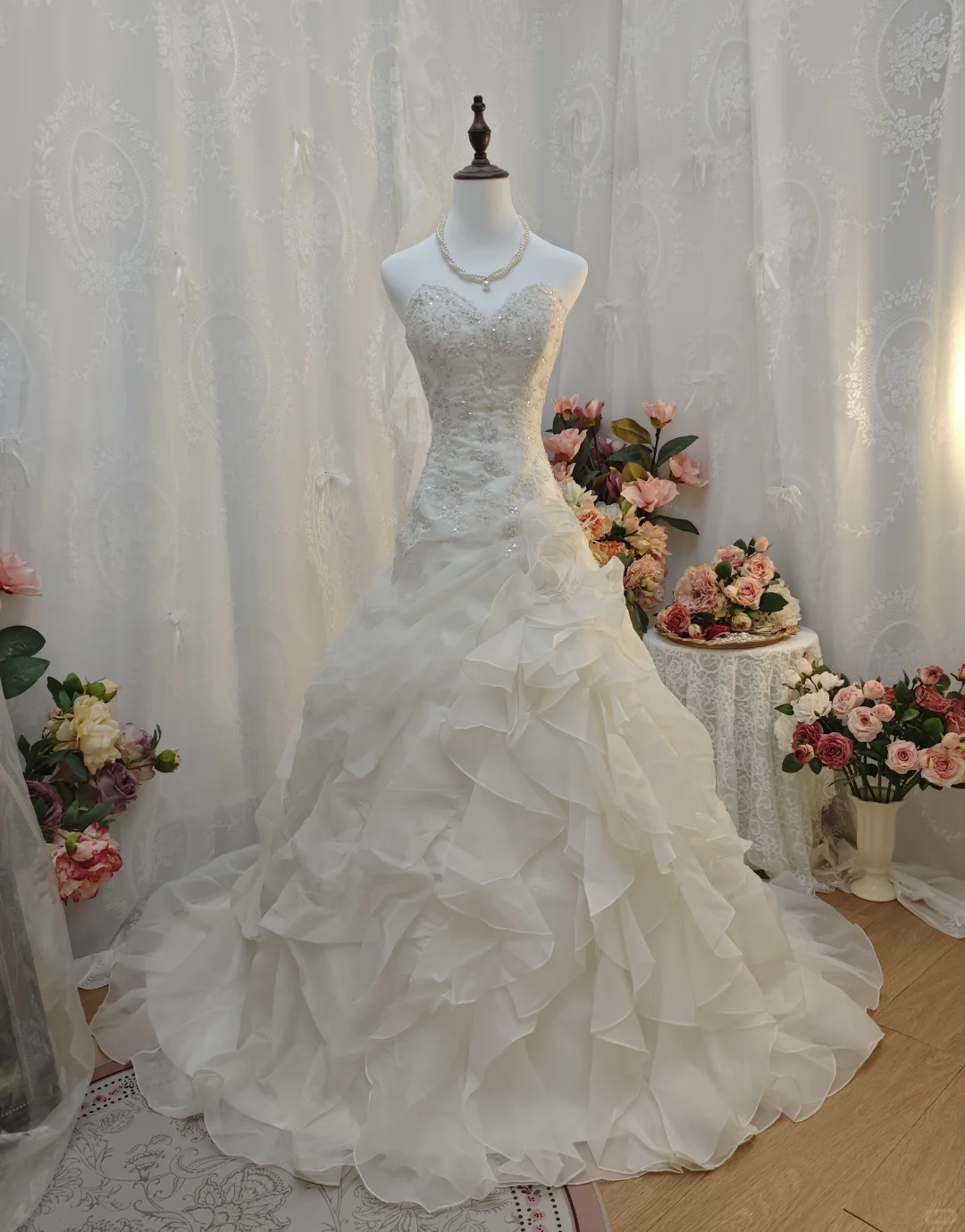 Glamorous Strapless White Lace Beaded Tulle Ruffles Long Wedding Dress SP2165
