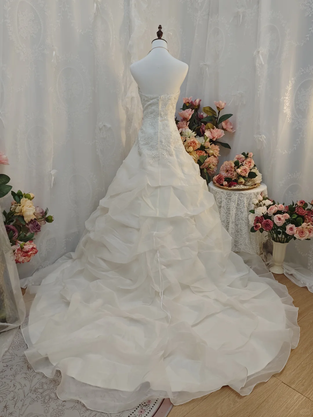 Glamorous Strapless White Lace Beaded Tulle Ruffles Long Wedding Dress SP2165