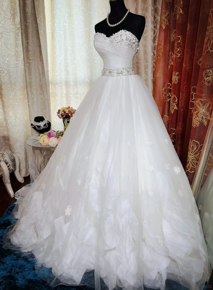 Elegant Sweetheart Neck White Tulle Beaded Appliques Long Wedding Dress SP2380