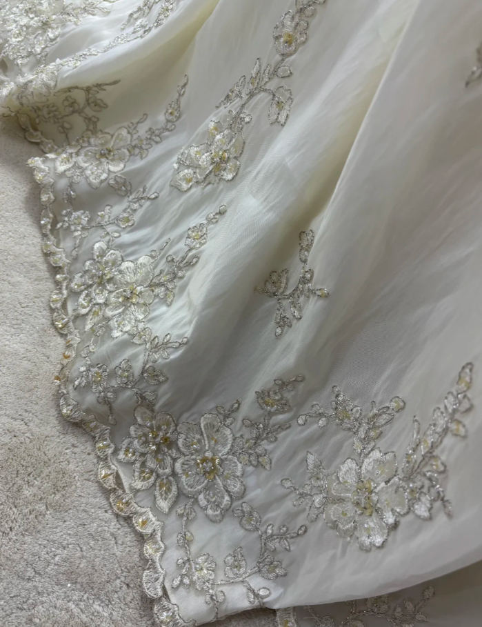 Retro Elegant Three-Dimensional Floral Pleated Bridal Gown, Strapless Embroidered Floral Mermaid Long Wedding Dress SP1774