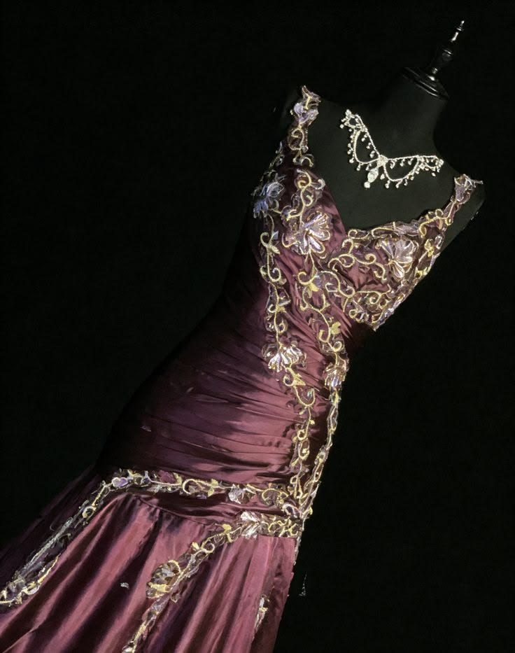 Vintage Burgundy Satin Pleated Appliques Mermaid Evening Dress Long Prom Dress SP2440