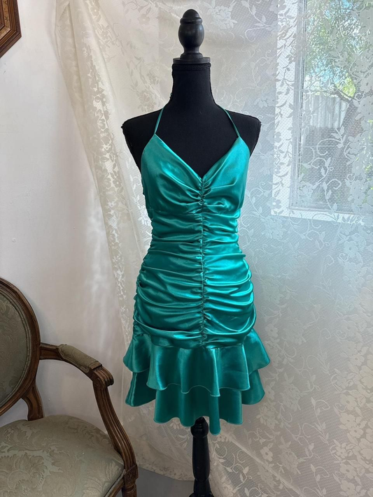 Vintage Green Halter V Neck Satin Pleated 7th Grade Homecoming Dress Short Cocktail Dress Y9121