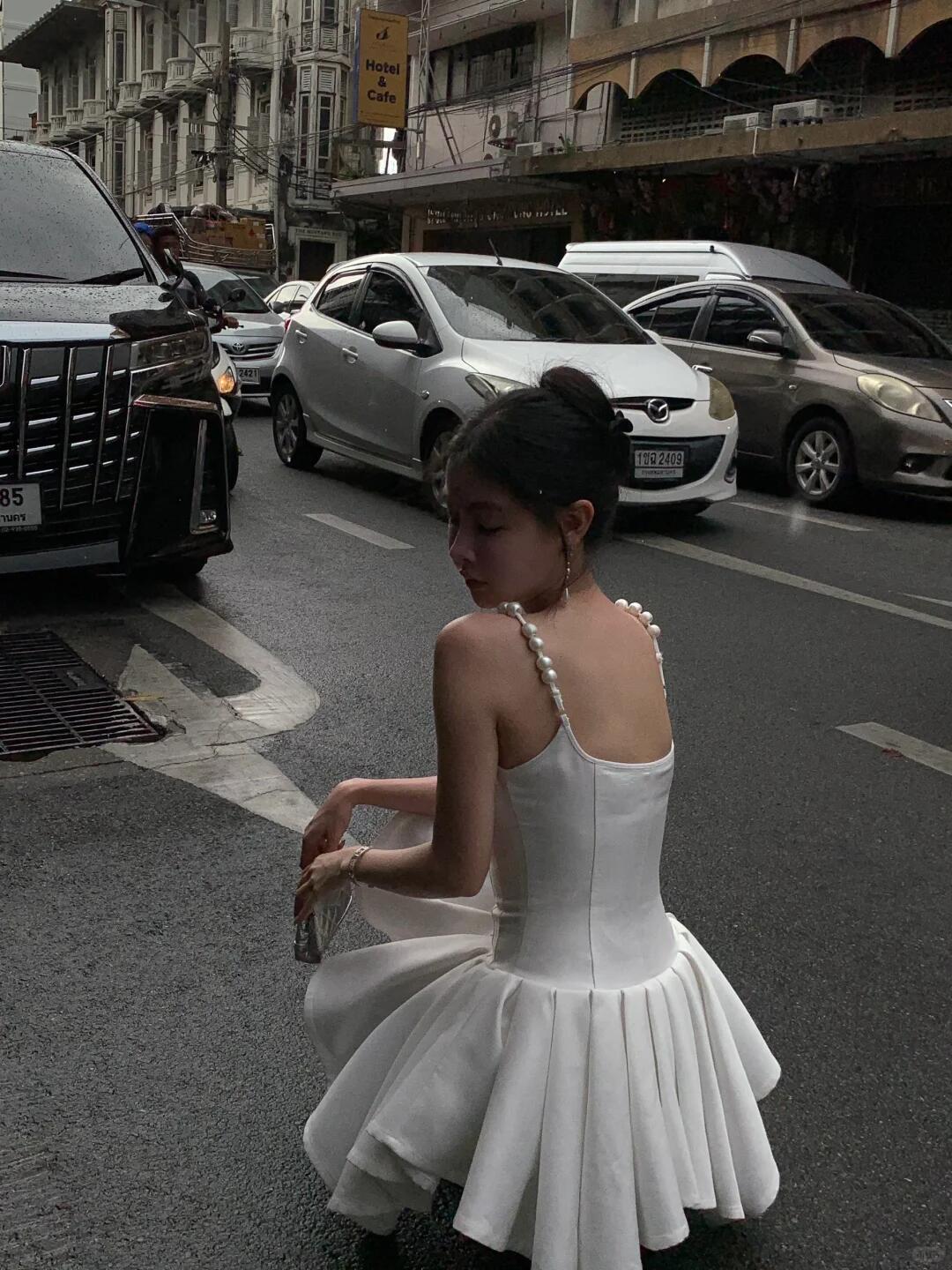 Classy Pearls Straps Satin A Line Short 16th Birthday Outfits White Mini Graduation Homecoming Dress SP2351