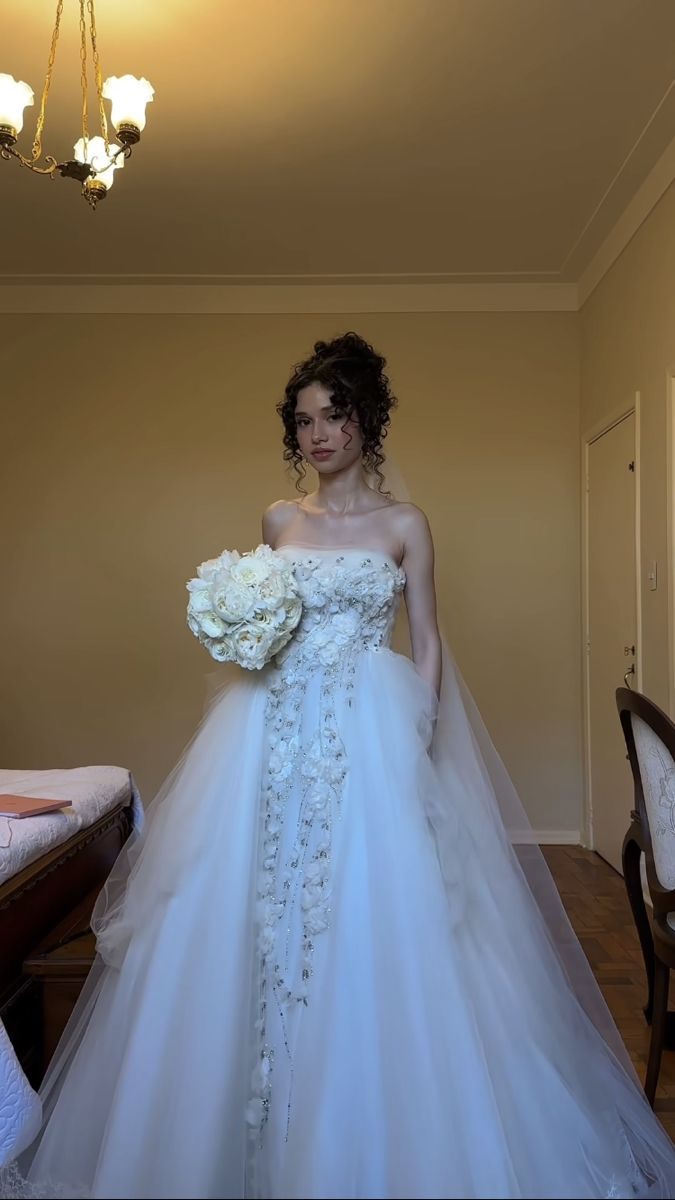 Glamorous Strapless Tulle Floral Beaded Long Wedding Dress White Bridal Dresses SP2114