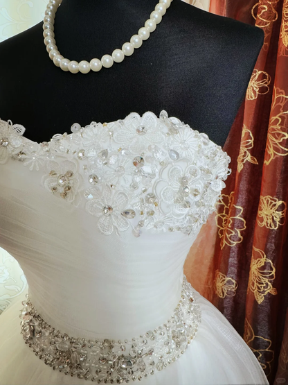 Elegant Sweetheart Neck White Tulle Beaded Appliques Long Wedding Dress SP2380