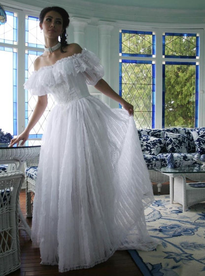 Pretty Off The Shoulder Bridal Dress White Tulle Lace Long Wedding Dress SP2081