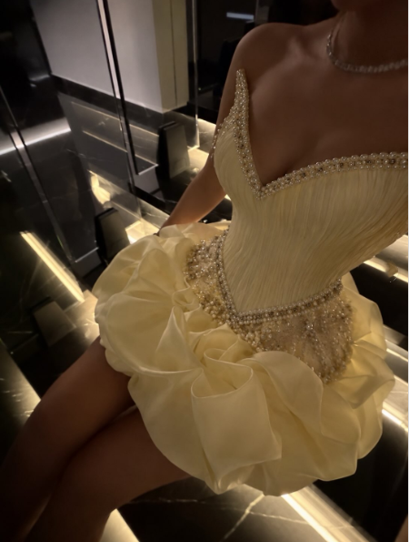 Elegant Yellow Satin Pearls Short Graduation Homecoming Dress Strapless Short Prom Dress SP4055