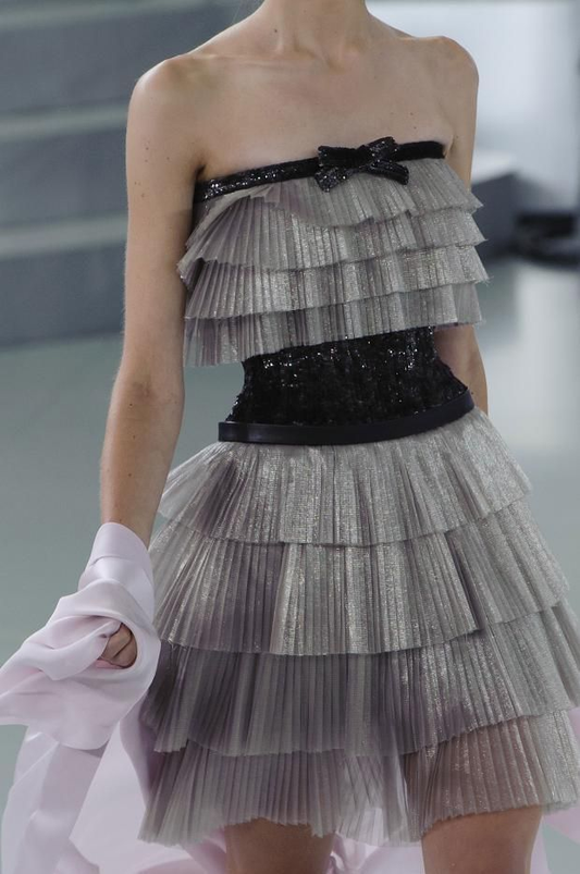 Stylish Silver Gray Tulle Pleated Layered Formal Homecoming Dress Strapless Short Cocktail Dress Y9335
