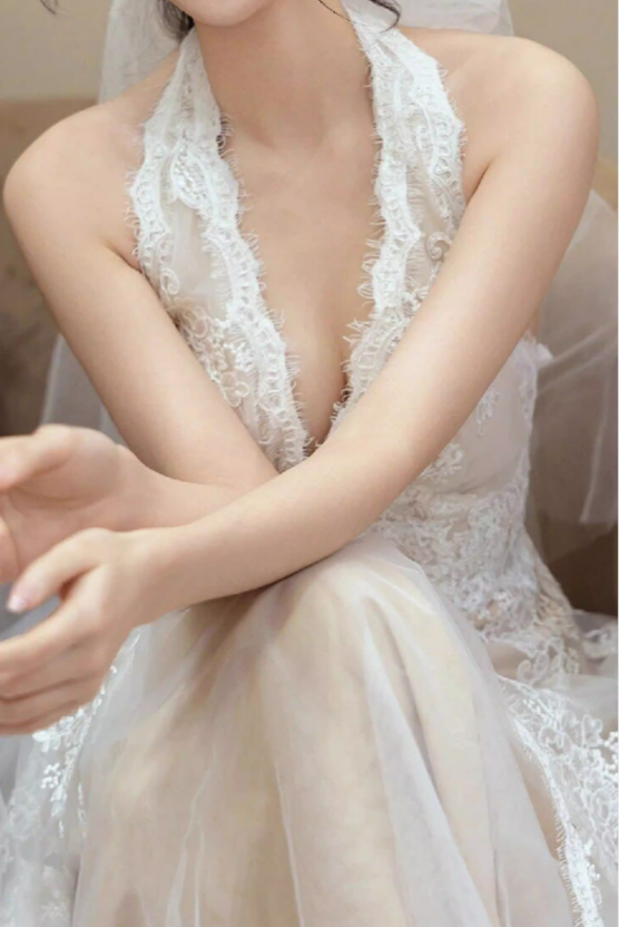 Classy Halter V Neck Lace Tulle Long Wedding Dress Bridal Dress SP2016