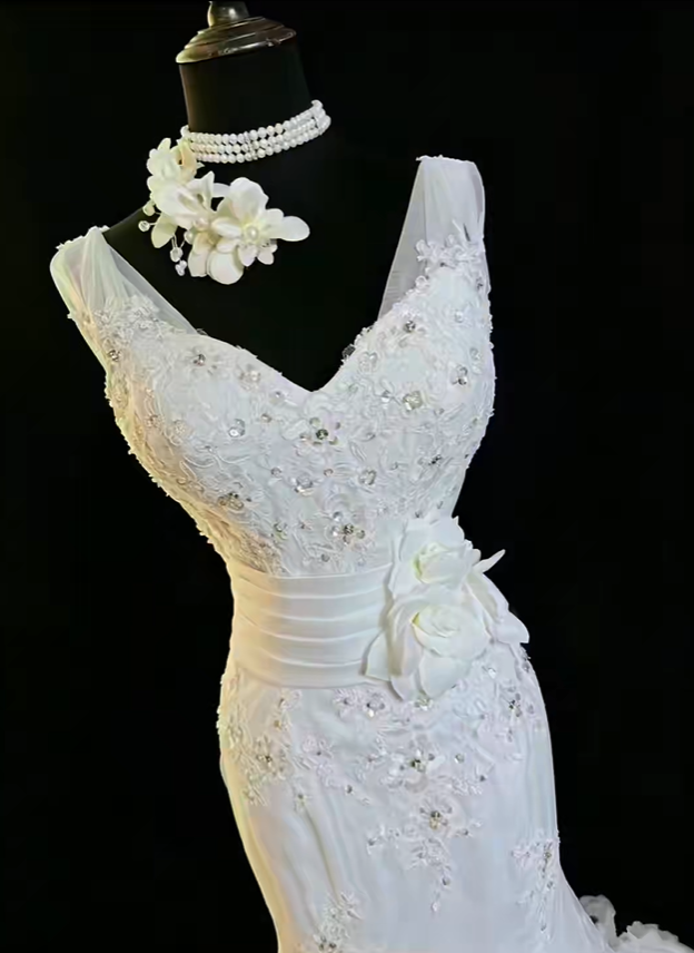 Classy Sleeveless V Neck White Tulle Lace Appliques Mermaid Long Wedding Dress SP2378