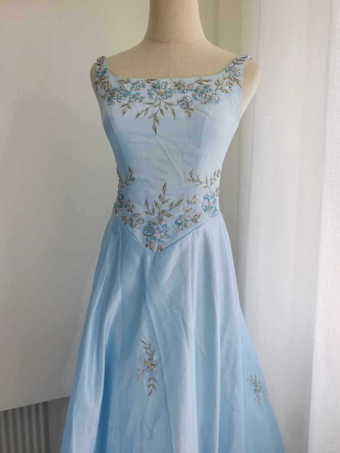 Classy Sleeveless Blue Satin Beaded Embroidery Floral A Line Long Prom Dress Party Gown SP2326