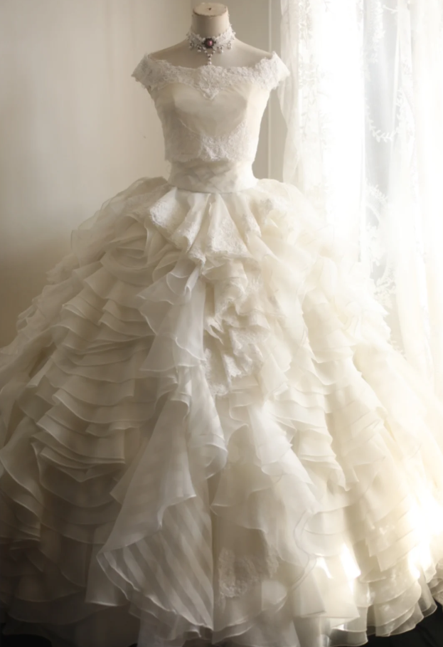 Pretty Strapless Chiffon Lace Layered White Wedding Dress SP1206