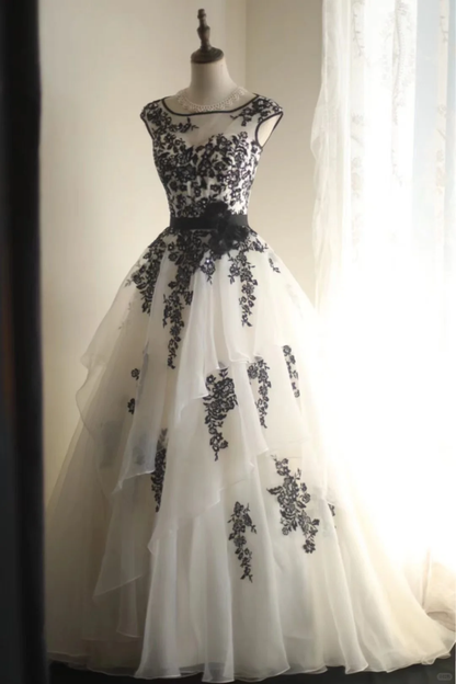Vintage Sleeveless White Tulle Black Appliques Long Wedding Dress Y9033