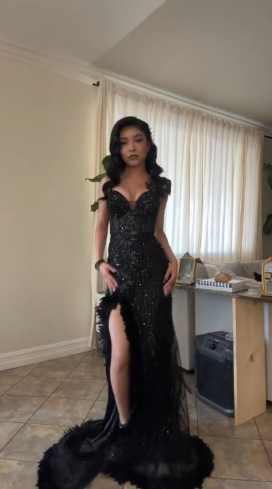 Gorgeous Tulle Sequin Feathers Mermaid Long Evening Dress Black Slit Birthday Prom Gowns SP1331