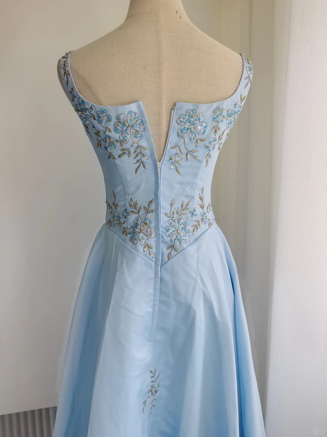 Classy Sleeveless Blue Satin Beaded Embroidery Floral A Line Long Prom Dress Party Gown SP2326