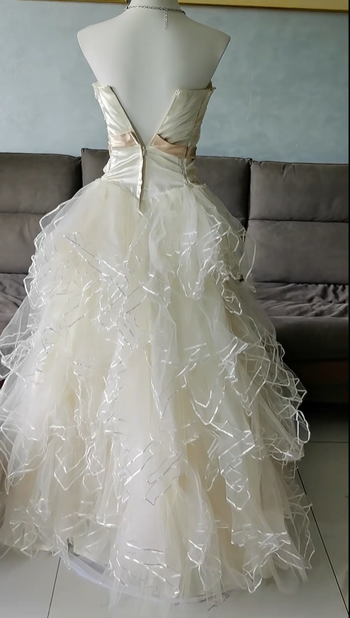 Sweet Off White irregular Tulle embroidery Sequin Princess Ball Gown Quinceanera Dress SP2327