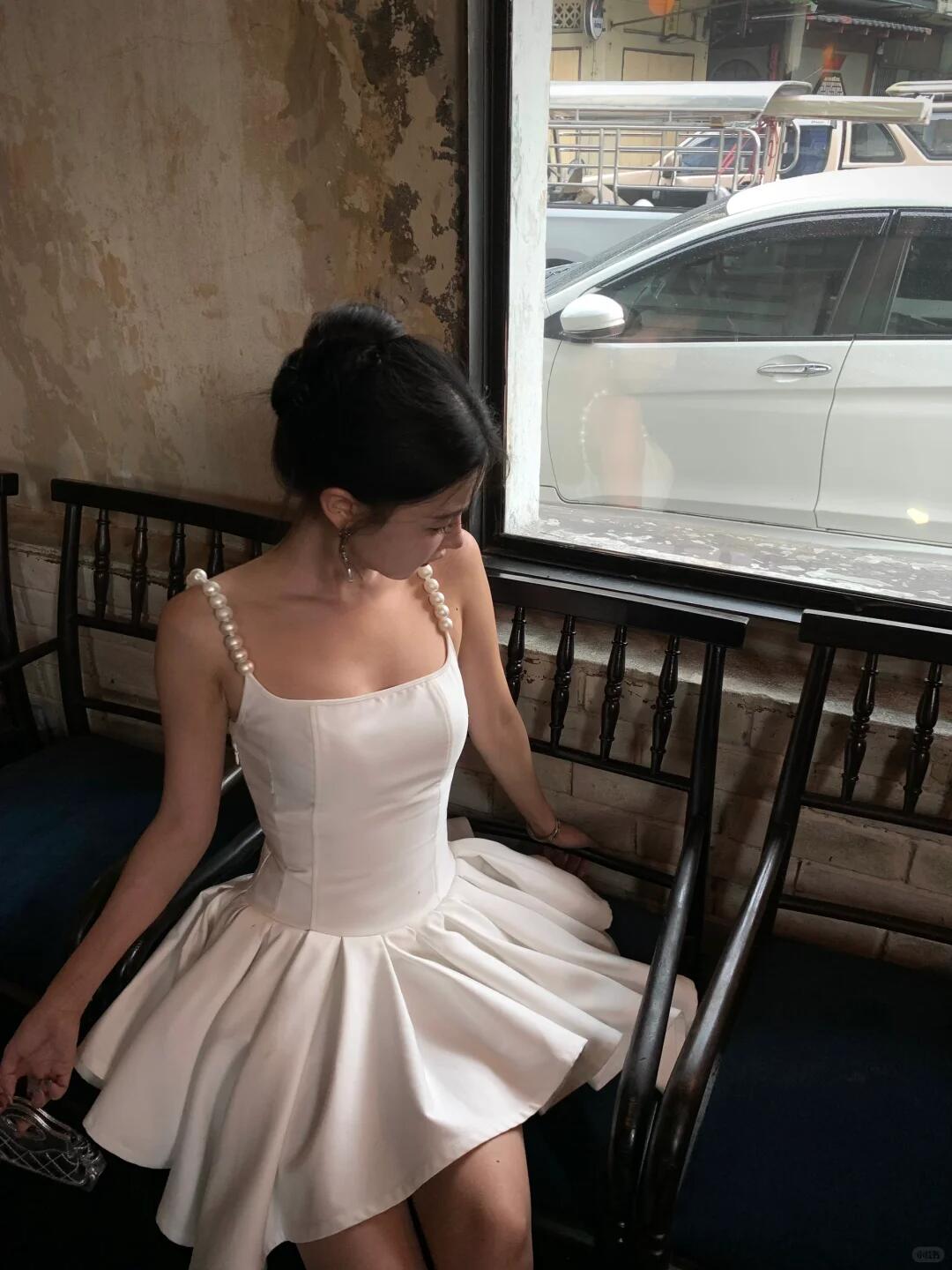 Classy Pearls Straps Satin A Line Short 16th Birthday Outfits White Mini Graduation Homecoming Dress SP2351