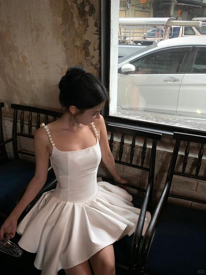 Classy Pearls Straps Satin A Line Short 16th Birthday Outfits White Mini Graduation Homecoming Dress SP2351